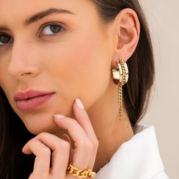 Jewelry - Waterproof C shape circle chain earrings